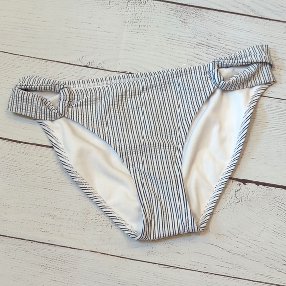 NWT Xhilaration Ruffle Bandau Bikini - Size D/DD & S - Picture 6 of 16